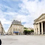 La Mome — Parking, Quartier Historique & Anime