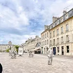 La Mome — Parking, Quartier Historique & Anime