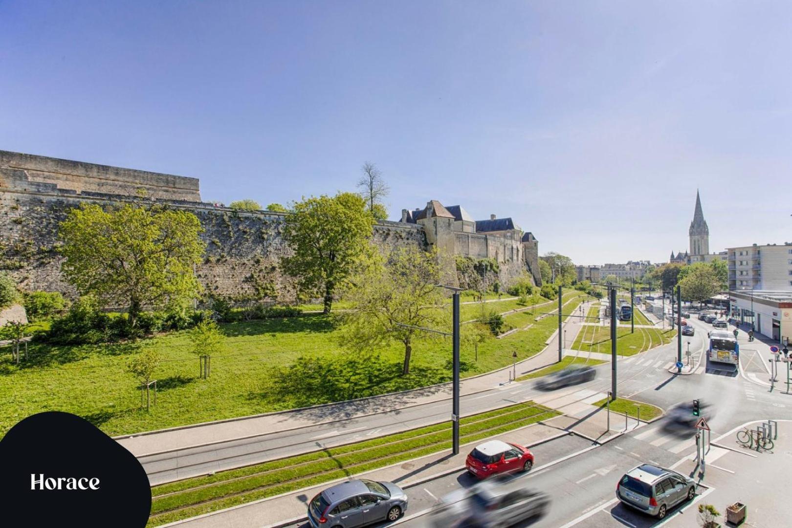 La Mome — Parking, Quartier Historique & Anime Apartment